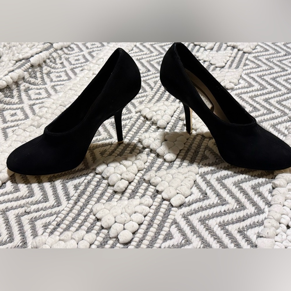 💎 Host Pick 💎Stella McCartney Elegant Black Heels with Gold Details - Picture 3 of 9